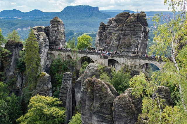 4 cây cầu 'độc lạ' tại Đức hấp dẫn du khách- Ảnh 4.