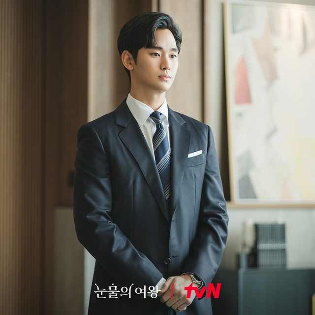 Kim Soo Hyun rơi vào nguy hiểm trong tập 9 'Nữ hoàng nước mắt'- Ảnh 1.