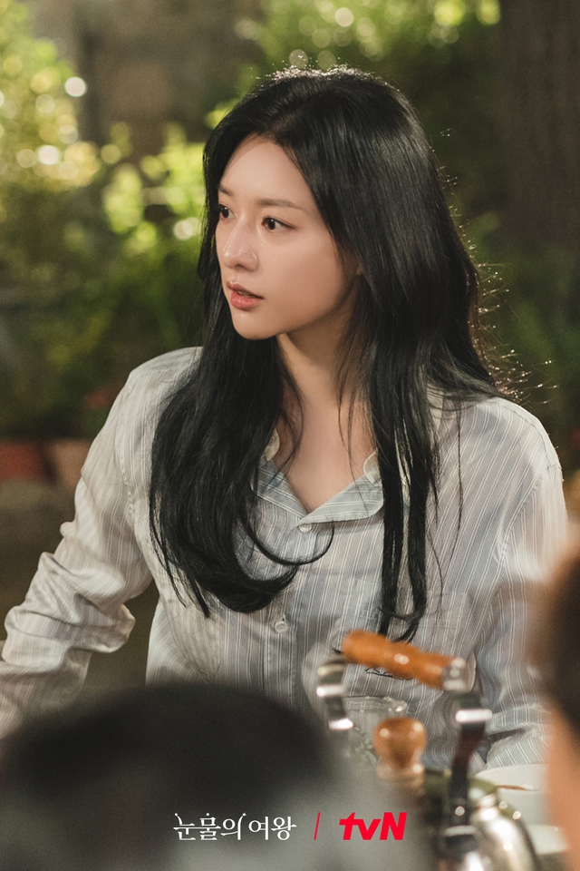 Kim Soo Hyun rơi vào nguy hiểm trong tập 9 'Nữ hoàng nước mắt'- Ảnh 5.
