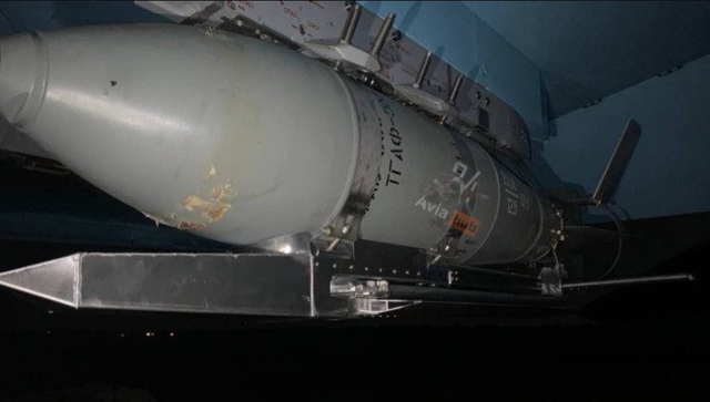 Bom lượn FAB-500 lắp dưới thân Su-34
