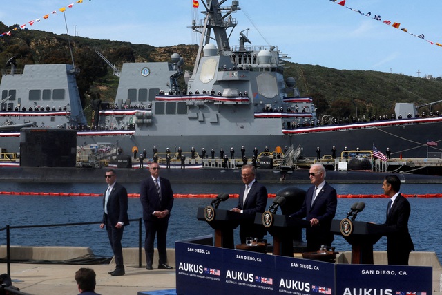 Tổng thống Mỹ Joe Biden, Thủ tướng Úc Anthony Albanese và Thủ tướng Anh Rishi Sunak phát biểu về quan hệ đối tác Mỹ - Anh - Úc (AUKUS) tại Căn cứ Hải quân Point Loma ở thành phố San Diego thuộc bang California (Mỹ) ngày 13.3.2023