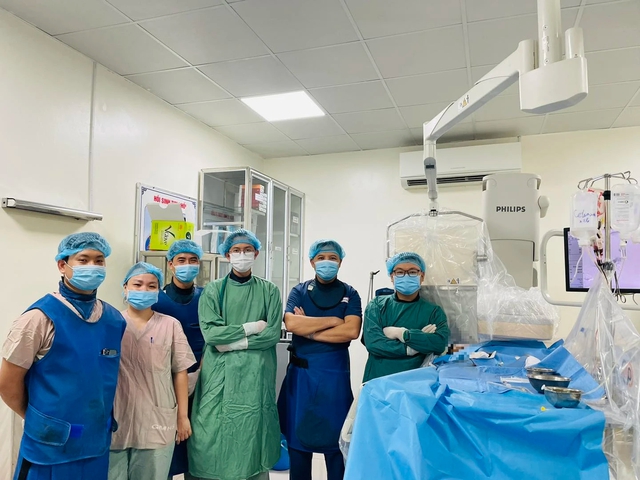 Đội ngũ y bác sĩ Bệnh viện Hữu nghị Việt Nam - Cuba Đồng Hới cứu sống thành công nam sinh bị thủng thận