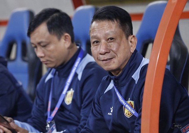 Chỉ trích trọng tài, làm ảnh hưởng uy tín V-League, HLV Văn Sỹ Sơn bị VFF phạt tiền- Ảnh 1.