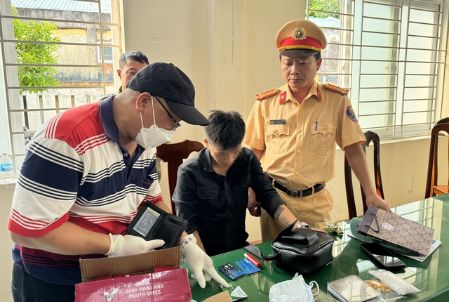 Vận chuyển ma túy từ TP.HCM về Quảng Ngãi, bị công an tóm gọn- Ảnh 1.