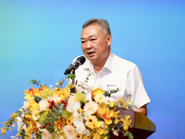 Ông Phạm Quốc Bảo - Chủ tịch Hội đồng thành viên EVNHCMC, đồng Trưởng ban tổ chức cuộc thi phát biểu khai mạc.