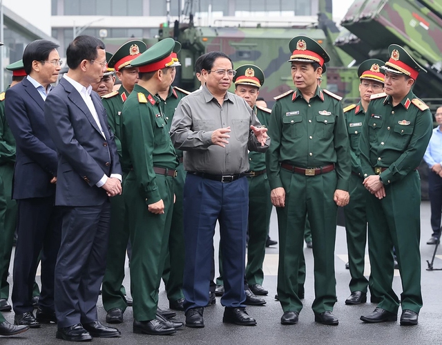 Thủ tướng Phạm Minh Chính yêu cầu Viettel nỗ lực xây dựng nền công nghiệp quốc phòng