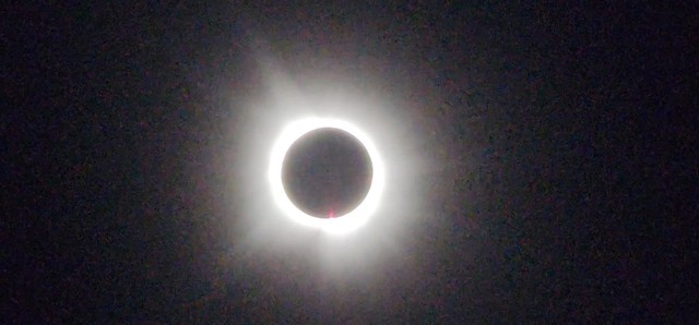 Khoảnh khắc nhật thực tại TP.Bloomington, bang Indiana, Mỹ.