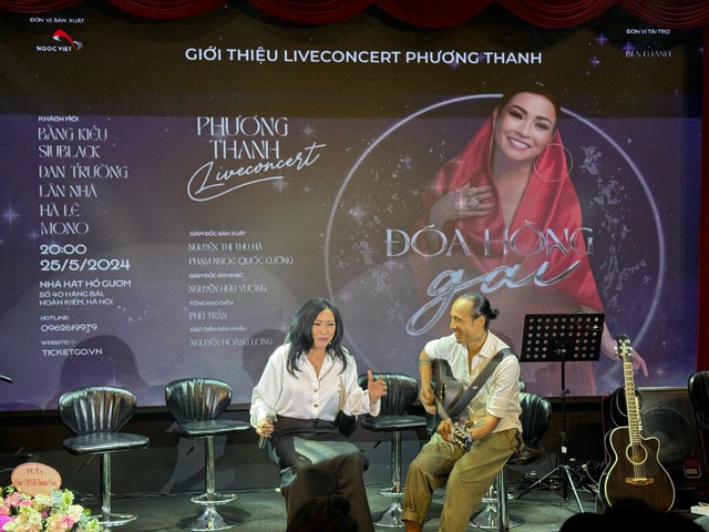 Nữ ca sĩ gốc Thanh Hóa dành tặng khách mời một số ca khúc tại buổi gặp gỡ