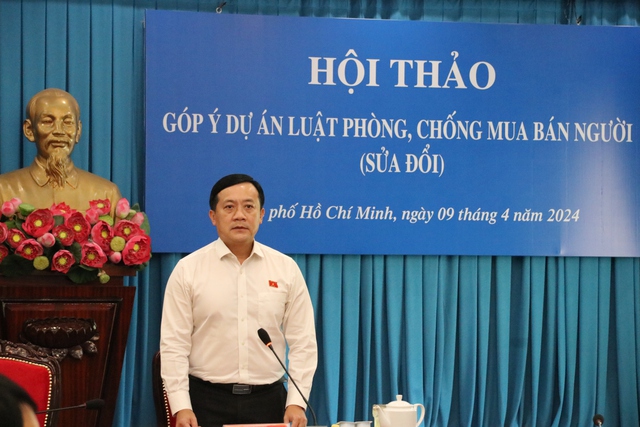 Ông Hà Phước Thắng, Phó trưởng đoàn chuyên trách Đoàn đại biểu Quốc hội TP.HCM chủ trì hội thảo