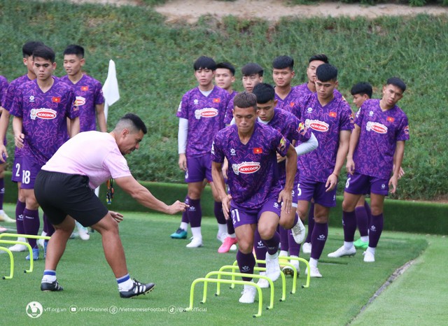 U.23 Việt Nam rèn quân trên sân Messi từng tập luyện, sẵn sàng gặp đối thủ mạnh- Ảnh 2.