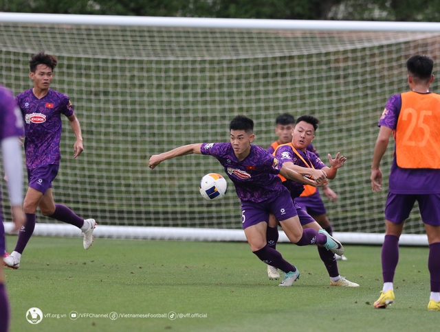 U.23 Việt Nam rèn quân trên sân Messi từng tập luyện, sẵn sàng gặp đối thủ mạnh- Ảnh 13.