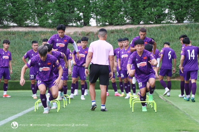 U.23 Việt Nam rèn quân trên sân Messi từng tập luyện, sẵn sàng gặp đối thủ mạnh- Ảnh 3.