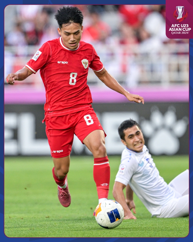 U.23 Indonesia (áo đỏ) đặt mục tiêu giành chiến thắng trước U.23 Iraq để lấy vé tham dự Olympic