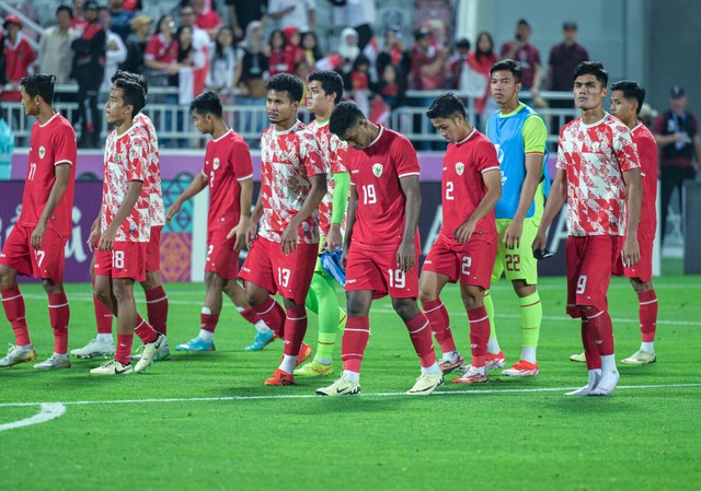 U.23 Indonesia chưa kiện xong, lại ‘tái đấu’ trọng tài VAR người Thái trận tranh vé Olympic - Ảnh 4.