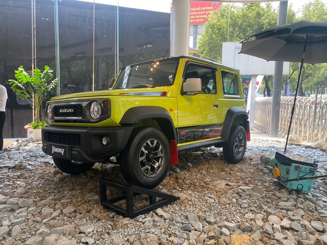 Suzuki Jimny chính thức tung ra thị trường Việt Nam sau nhiều lần 