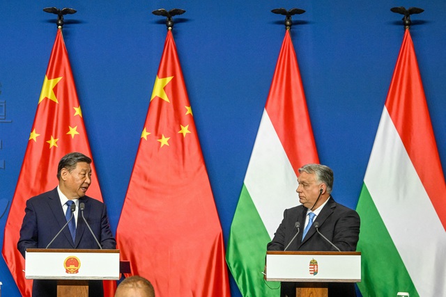Thủ tướng Hungary Viktor Orban (phải) và Chủ tịch nước Trung Quốc Tập Cận Bình tổ chức cuộc họp báo chung tại Tu viện Carmelite ở Budapest (Hungary) vào ngày 9.5.2024.