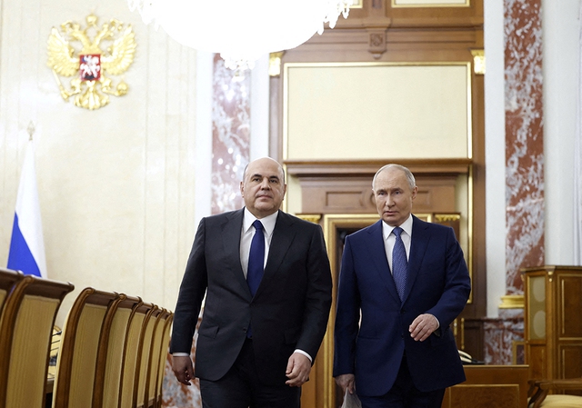 Tổng thống Nga Vladimir Putin (phải) và Thủ tướng Mikhail Mishustin ngày 6.5