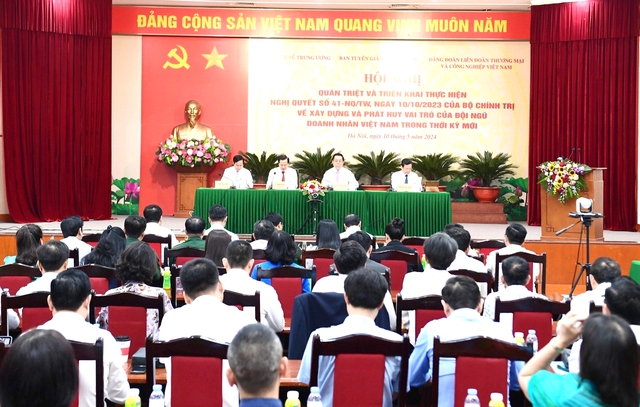 Trưởng ban Tuyên giáo T.Ư Nguyễn Trọng Nghĩa, Phó thủ tướng Lê Minh Khái và các đại biểu dự hội nghị