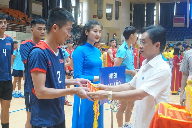 Trọng tài cấp quốc gia điều hành giải bóng chuyền nam thanh niên Hà Tĩnh- Ảnh 3.