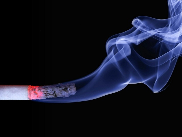 Người bị tiểu đường cần tránh thuốc lá vì thuốc lá sẽ làm tăng nguy cơ bệnh tim