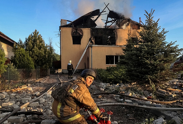 Một ngôi nhà trúng tên lửa ở tỉnh Kharkiv ngày 10.5