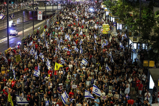 Dòng người biểu tình tại Tel Aviv tối 11.5