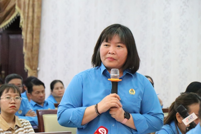 Bà Phạm Thị Hồng Yến, Chủ tịch Công đoàn công ty Intel Introducts VN góp ý đề xuất cho phép người lao động nước ngoài tham gia vào công đoàn
