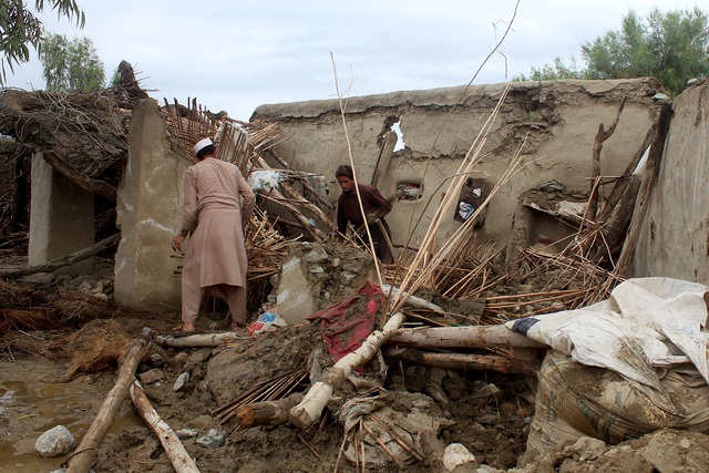 Nhà cửa ở quận Lal Pur, Afghanistan hư hại sau lũ quét hồi 15.4