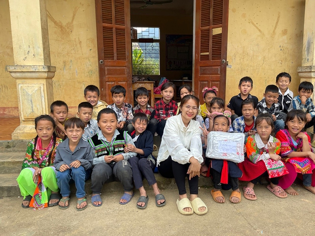 Cô Thu Hoài đã kết nối nhà hảo tâm xây 2 căn nhà, 1 điểm trường mới cho các em học sinh