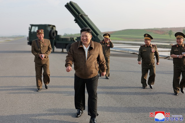 Triều Tiên lên án phương Tây, ông Kim Jong-un thăm các nhà máy vũ khí- Ảnh 1.