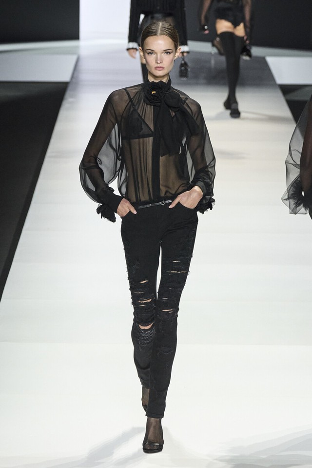 Một kiểu dáng từ show thời trang xuân hè 2024 của Dolce & Gabbana