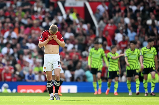 Hạ gục M.U tại Old Trafford, Arsenal chưa từ bỏ cuộc đua vô địch Ngoại hạng Anh- Ảnh 1.