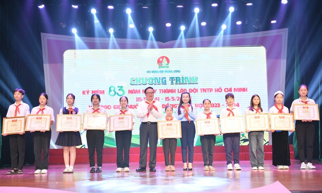 Trao giải thưởng Kim Đồng cho 125 chỉ huy Đội và đội viên tiêu biểu- Ảnh 3.