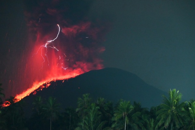 Núi lửa Ibu phun trào ở địa phận tỉnh Bắc Maluku hôm 11.5