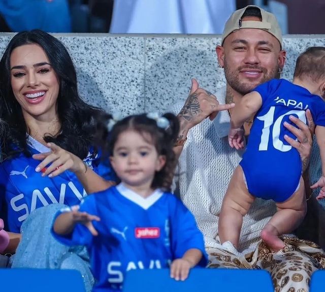 Neymar cùng gia đình đến tham dự trên khán đài trong ngày CLB Al Hilal vô địch Saudi Pro League