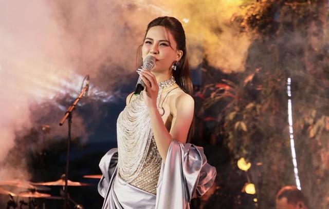Hà Nhi thể hiện loạt bản hit trong đêm nhạc được tổ chức tại Đà Lạt
