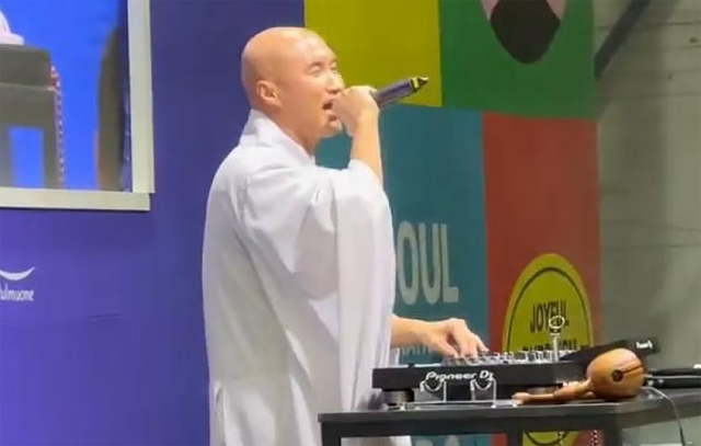 Nghệ danh của DJ NewJeansNim bắt nguồn từ “Sunim”, một từ tiếng Hàn dành cho các tu sĩ Phật giáo