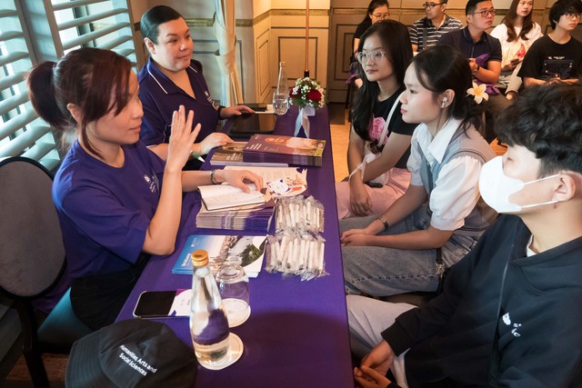 Giảng viên ĐH Queensland trực tiếp tư vấn cho học sinh Việt Nam về ngành nghề, chương trình đào tạo