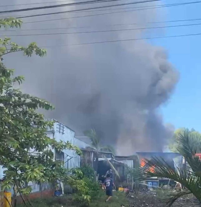 Vụ cháy khiến 5 căn nhà dân ở xã Đất Mũ bị thiệt hại