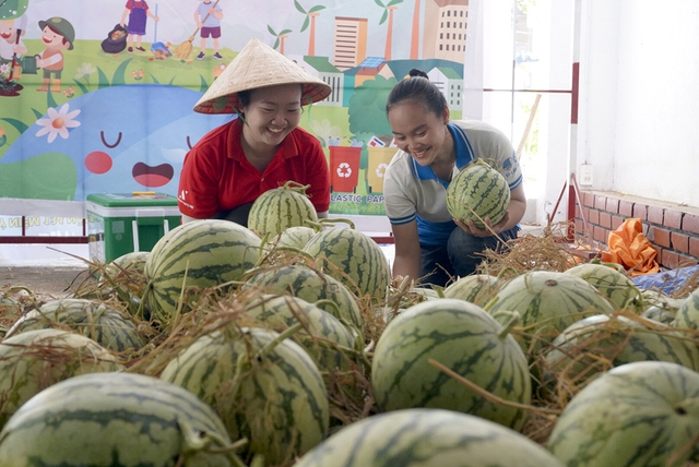 Đoàn P.Cái Khế đã hỗ trợ nông dân tiêu thụ được hơn 5,5 tấn dưa hấu