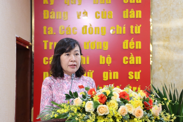 Bà Huỳnh Thị Hằng, Chủ tịch HĐND tỉnh Bình Phước, đề nghị UBND tỉnh sớm triển khai các nghị quyết đã được thông qua