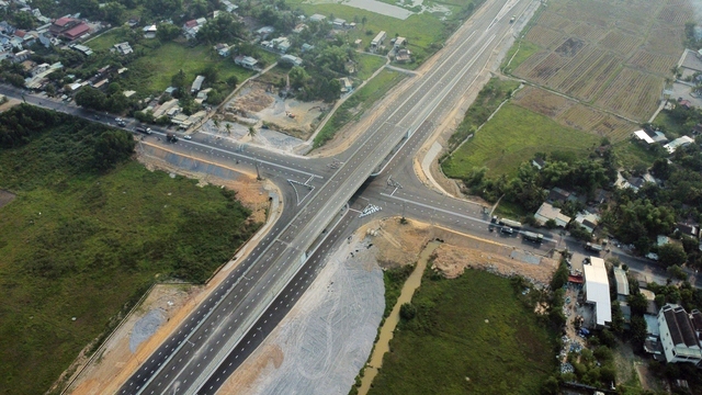 Tại các nút giao tuyến giao thông chính với QL14B, QL14G, đường ĐT602 có 3 cầu vượt được xây dựng cùng với 2 cầu mới