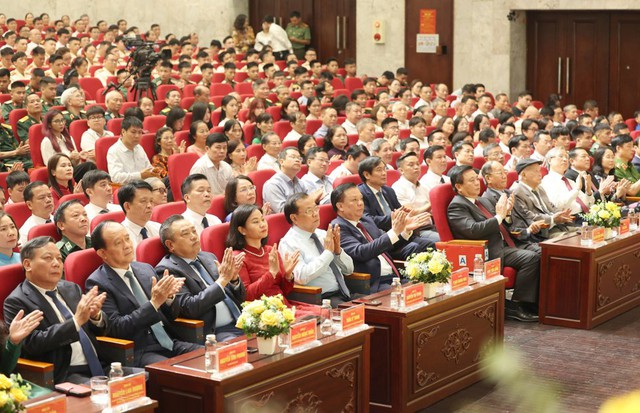 Các đại biểu T.Ư, TP.Hà Nội tham dự buổi lễ