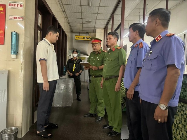 Đọc lệnh khởi tố, bắt giam bị can Lê Dương, con trai ông Lê Đức Thành vào ngày 10.11.2023