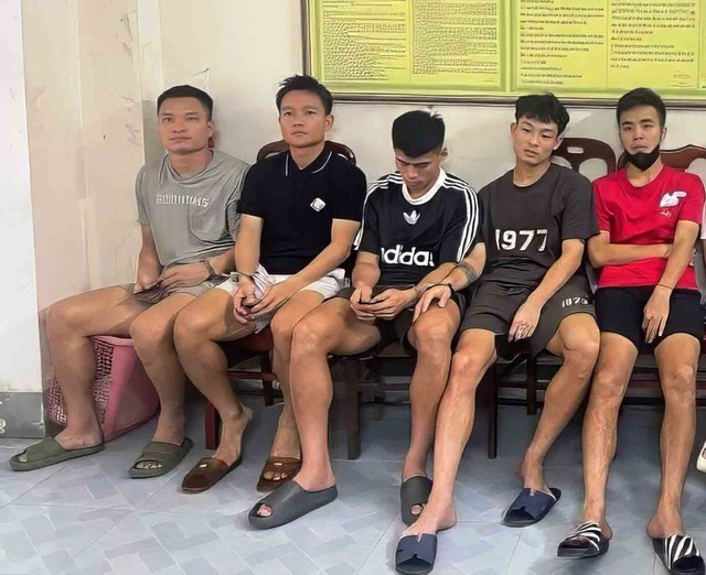 Từ trái qua: Dương Quang Tuấn, Đinh Thanh Trung, Nguyễn Ngọc Thắng, Nguyễn Trung Học, Nguyễn Văn Trường