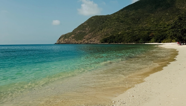 Theo Hiếu tại Côn Đảo có nhiều bãi biển trong xanh, sạch đẹp