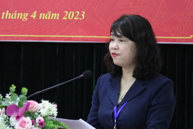 Chủ tịch UBND P.Định Công Nguyễn Thị Phượng phát biểu tại một hội nghị