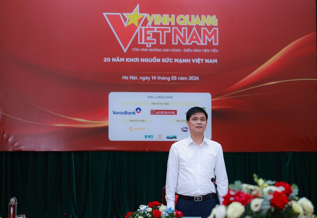 Ông Ngọ Duy Hiểu,  Phó chủ tịch Tổng LĐLĐ Việt Nam, phát biểu tại buổi họp báo