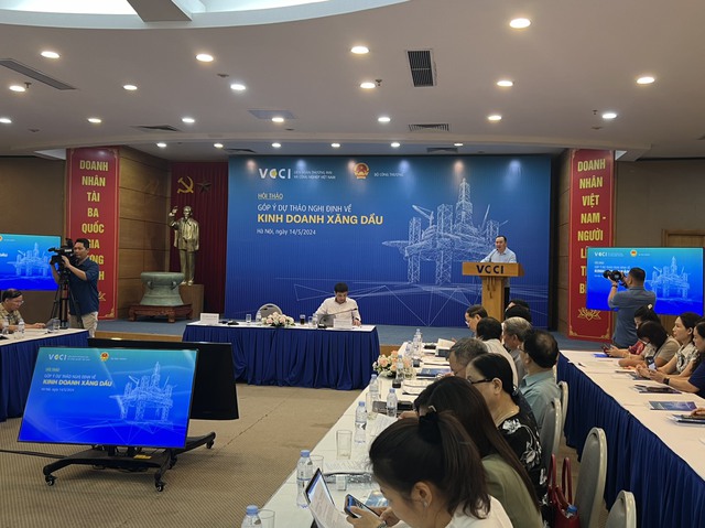 Đại diện Bộ Công thương, ông Phan Văn Chinh - Vụ trưởng Vụ thị trường trong nước - cho biết dự thảo nghị định mới được kế thừa từ nội dung của Nghị định cũ và có những điều chỉnh mới để phù hợp với thị trường hiện nay