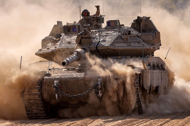 Xe tăng của Israel hoạt động gần biên giới Gaza hôm 13.5